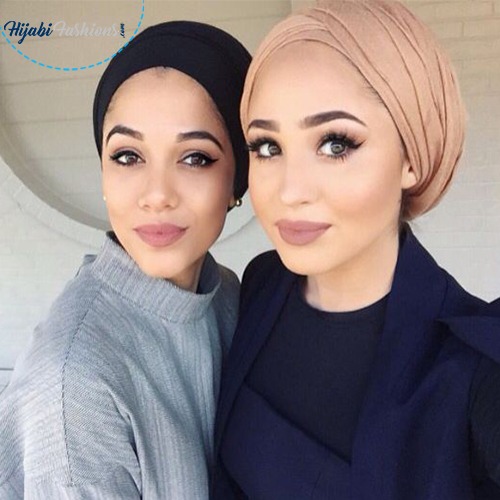Dark Lipstick With Baggy Style Hijab