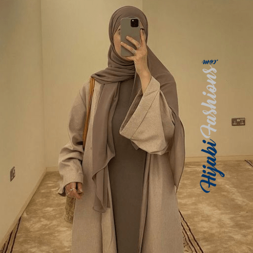 what do female tourists wear in saudi arabia